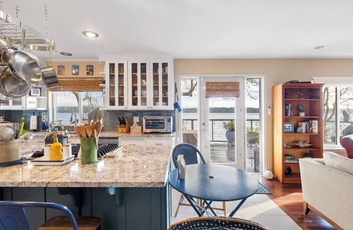 Allyn-Grapeview House | The perfect location for a peaceful getaway on Case Inlet in Puget Sound