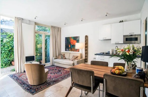Amsterdam City Centre Apartment | THE PERFECT STUDIO IN A CANAL HOUSE IN THE HEART OF OLD AMSTERDAM