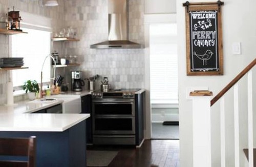 South Perry District House | The Perry Canary: Newly Renovated, Charming, Walk to Coffee and Restaurants