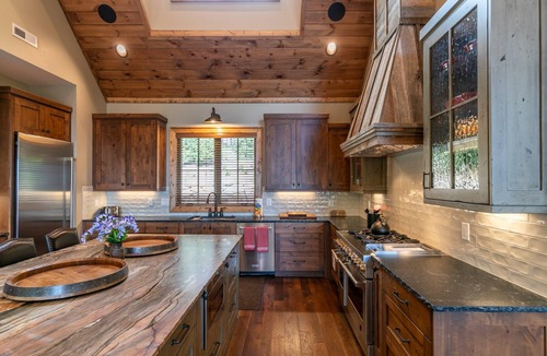 Banner Elk House | The Phoenix at Eagles Nest: Brand new (2023), Views, Game Room, hot tub, summer concerts!