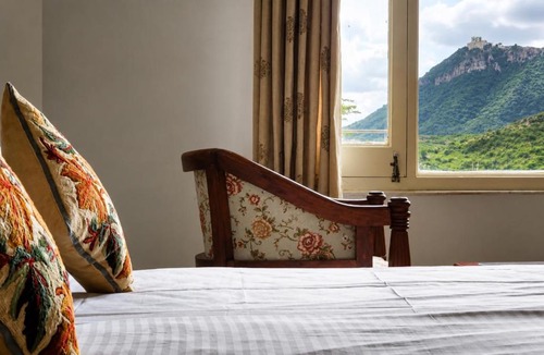 Shavri Colony Hotel | The Pichola by Travelista