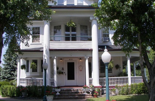 Cold Spring Bed & Breakfast | The Pillar Inn