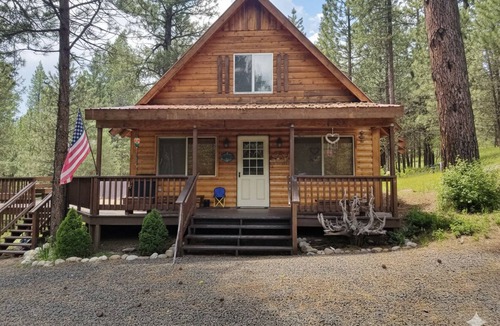 Cascade Cabin | The Pine Nut Sanctuary - Serene Mountain Stay