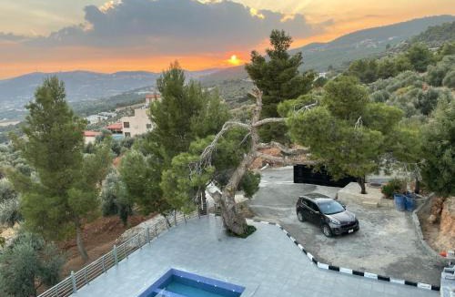 Suwailih Ski Chalet | The Pine Tree Chalet