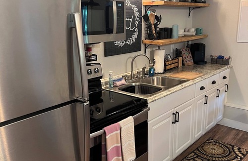 Harrison Apartment | The Pines Studio North Beautifully Decorated Minutes to the Buffalo River