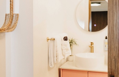 Estate Queens Quarter Hotel | The Pink Palm Hotel - King Room