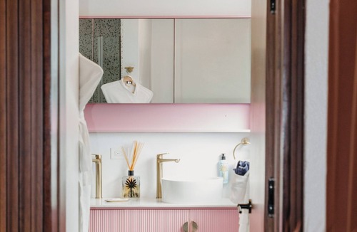 Estate Queens Quarter Hotel | The Pink Palm Hotel - King Room