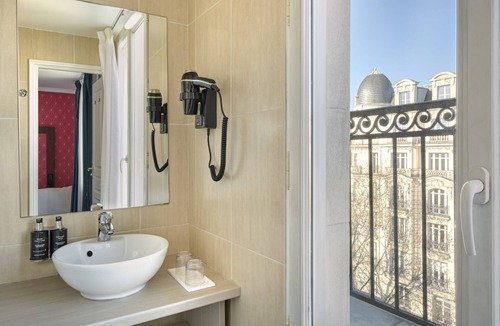 Clignancourt Hostel | The Playce - Paris