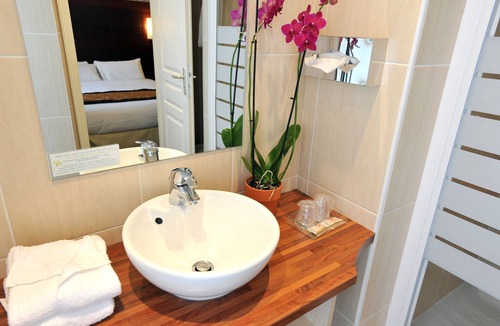 Clignancourt Hostel | The Playce - Paris
