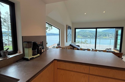 Mayne Island Cabin | The point!