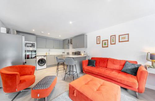 Farnham Common House | The Pool House
