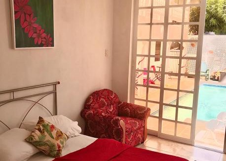 Bon Accord Village House | The PoolSide Pad- 5 mins from Airport & Beaches