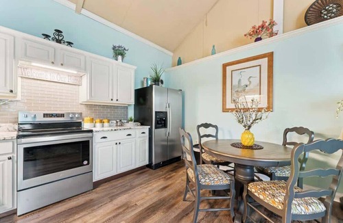 Fruit Cove Apartment | *The Poolside Studio*-Lounge, Pool, Wifi