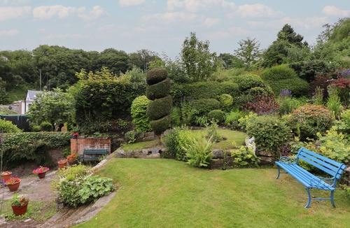 Dyserth Cottage | THE POPPY FIELDS ABODE, family friendly in Dyserth