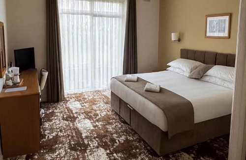 Dursley Hotel | The Prince of Wales Hotel Berkeley by Bellevilla, A38 M5