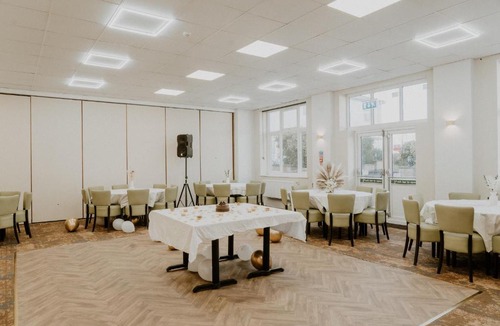 Dursley Hotel | The Prince of Wales Hotel Berkeley by Bellevilla, A38 M5