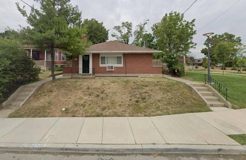 Avondale Apartment | The Professional's Choice- short walk to 3 hospitals