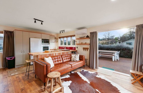 Ohakune Cottage | The Purple House - Ohakune Home with Spa Pool
