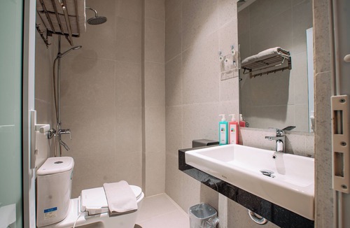 Medan Hotel | The Quadrant Hotel KNO