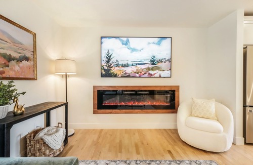 Monument House | The Quaint House