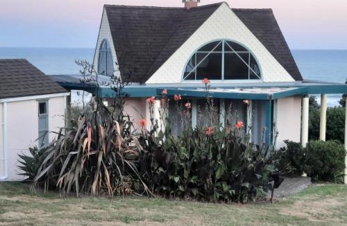 Okitu Apartment | The Quarters Ocean-View Chalet