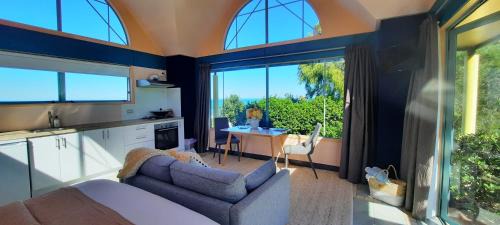 Okitu Apartment | The Quarters Ocean-View Chalet