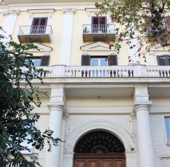 Vomero Bed & Breakfast | The Queen's Room