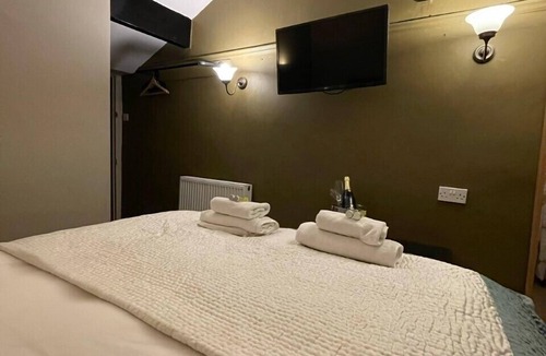Litton Hotel | The Queens Litton