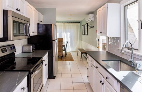 East Chop House | The quintessential MV home. Now booking for 2026!