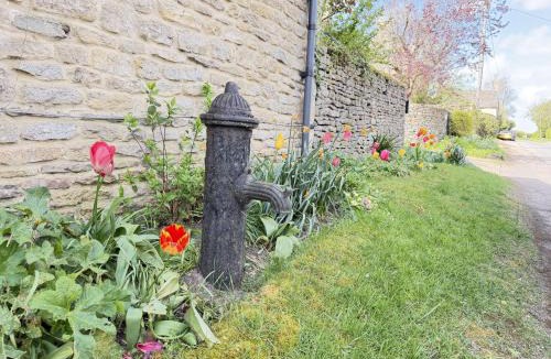 Lechlade House | The Rabbit Hole