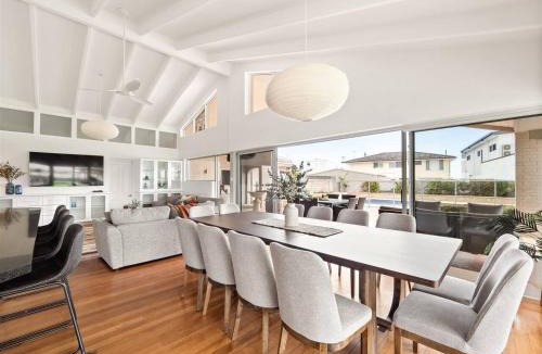 West Busselton House | The Ranch - Beachside Pool Retreat with Tennis Court