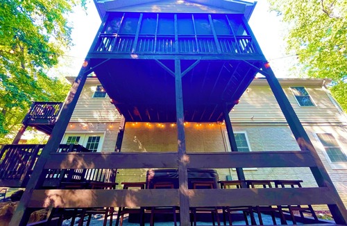 Basye House | The Ravine Hot Tub Forest Escape, Epic Gameroom, Fast WIFI & Pet Friendly