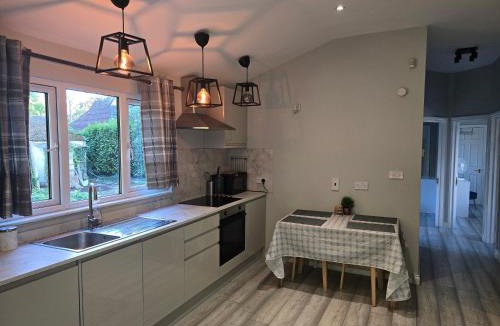Padworth Apartment | The Reading three bedroom chalet with gardens, suitable for contractors