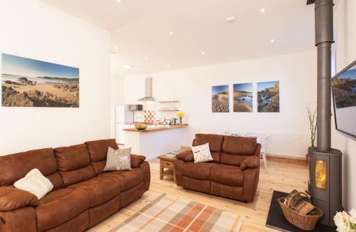 Barnstaple House | The Red Barn