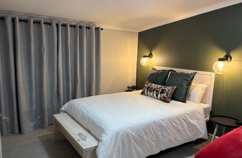 Tsumeb Apartment | The Red Couch Accommodation