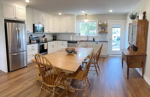 South Yocum Township House | The Red Gate - Branson & Eureka!