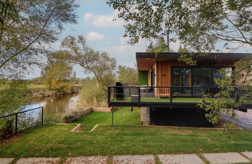 Farndon Cottage | THE RED HOUSE, pet friendly, luxury holiday cottage in Farndon