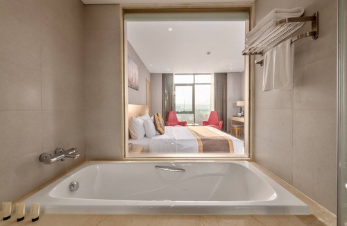 Đong Thanh Hotel | The Reed Hotel