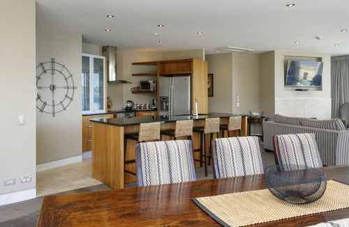Waipahihi Hotel | The Reef Resort
