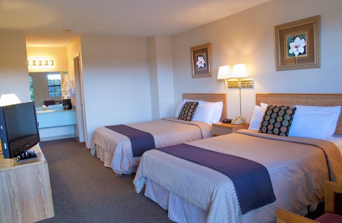Eureka Springs Hotel | The Regency Inn