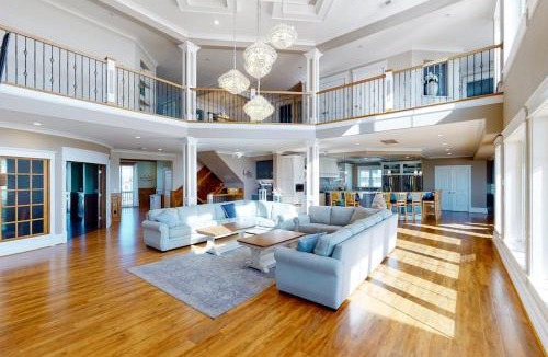 Sandbridge House | The Regency Royale