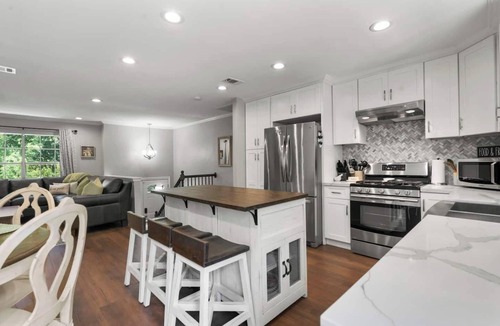 Grogan's Mill House | The Restful Oak - Quiet Family Home in The Woodlands