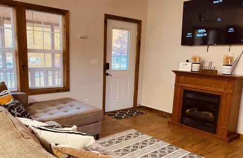 Pipestem Cabin | The Retreat at Rockridge Hot-tub/large yard