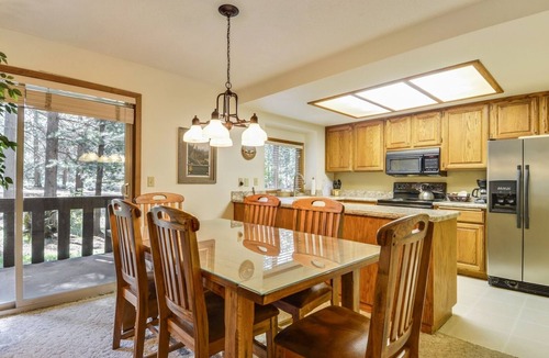 Sunriver Condo | The Ridge at Sunriver - Condo #09 - Access provided to onsite seasonal swimming pool & tennis facilities, year-round hot tub plus 4 bikes