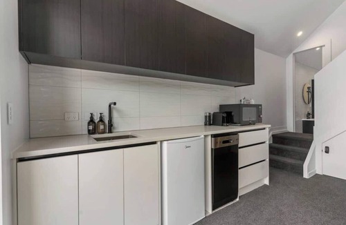 Mangawhai Villa | The Ridge Villa 3 – Family-Sized near Tara Iti, Sleeps 4+