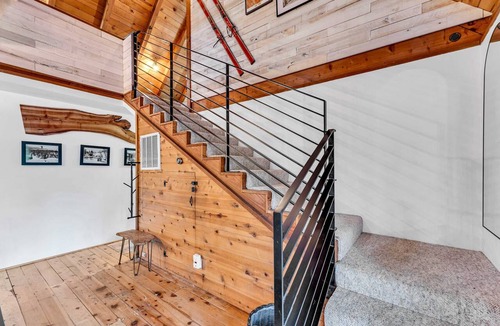 Sunnyside Ski Chalet | The Rigi Chalet | HOA Beach Access/Close to town!