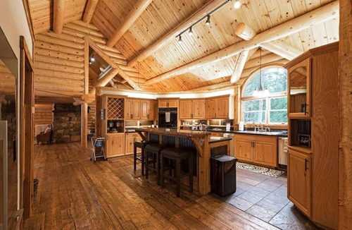 Greenough House | The Riverfront Lodge on the Blackfoot - Private beach!