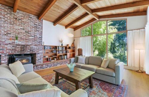 Old Evergreen Highway House | The Riverfront Retreat-Woods Landing