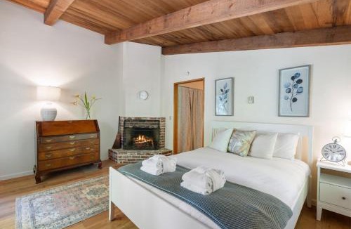 Old Evergreen Highway House | The Riverfront Retreat-Woods Landing