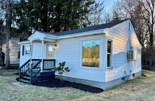 Corinth Cottage | The Riverside- Waterfront & Boat Dock Space